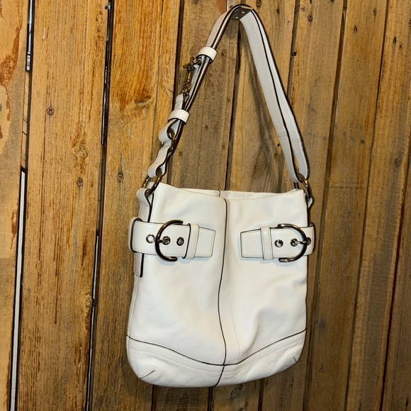 Coach White Leather Shoulder Bag with matching wallet - Picture 3 of 9